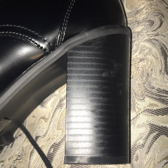 Black lace up bootie - Picture 3 of 3